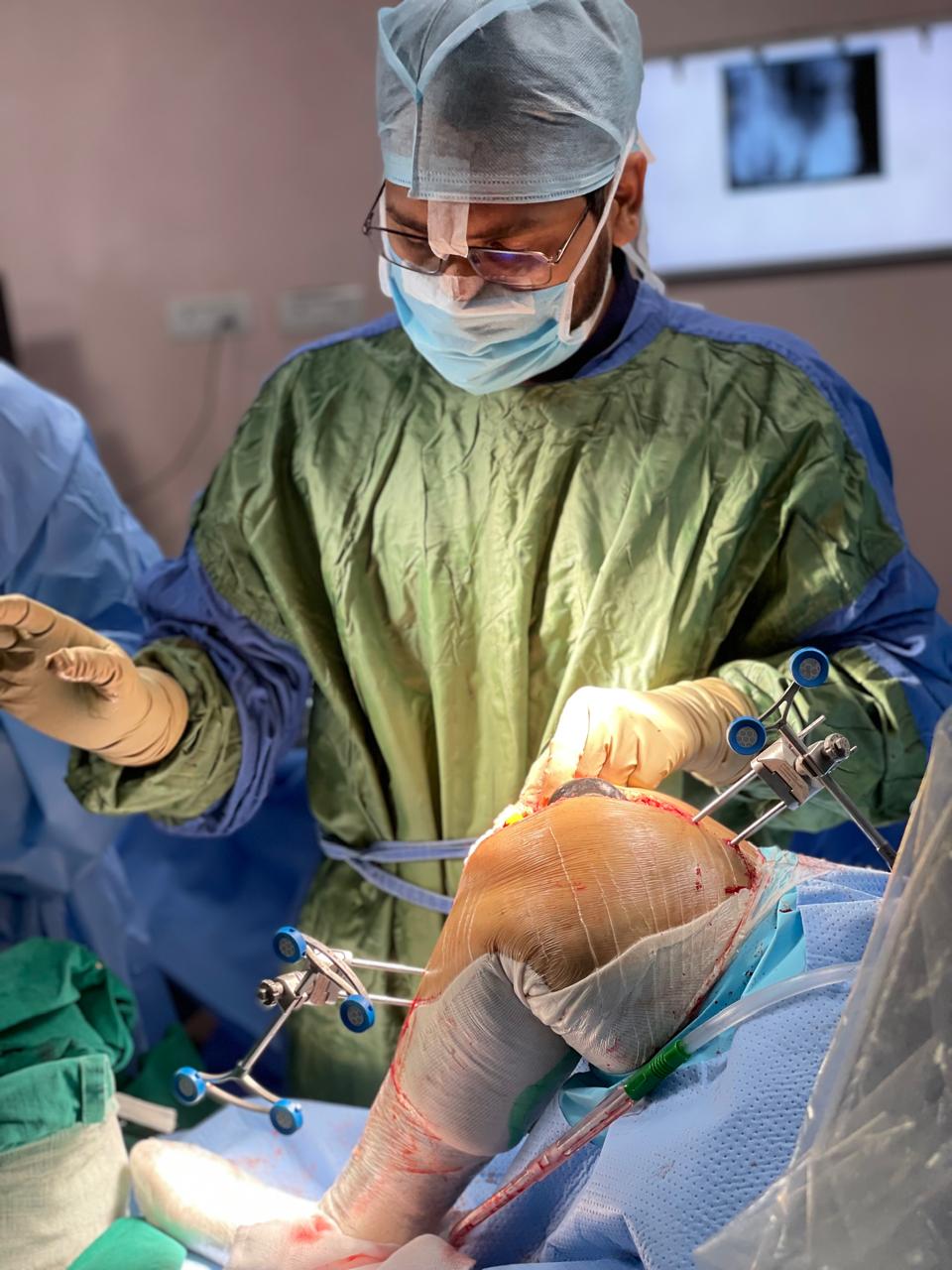 State-of-the-art robotic assistance for knee procedures
